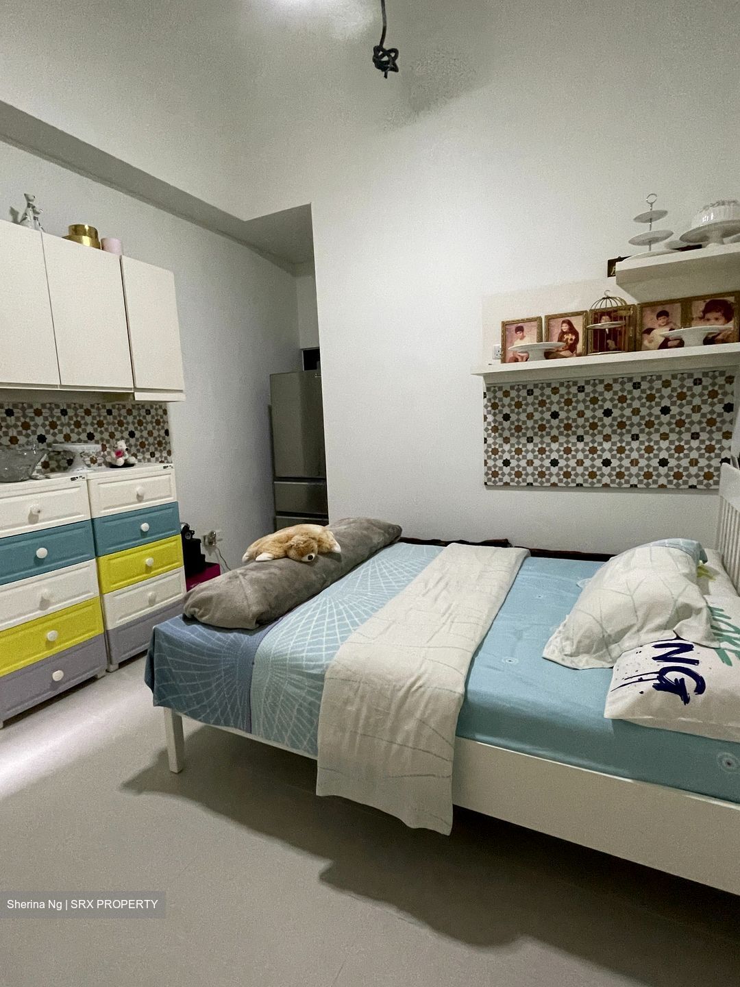 Charlton 27 (D19), Terrace #393385411